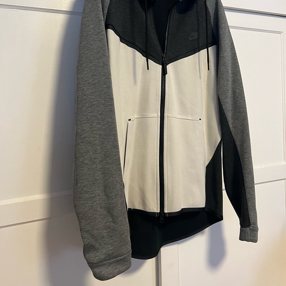 Nike Jacket - Picture 5 of 7